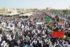 Saudi Shiites hold mass funeral for bombing victims